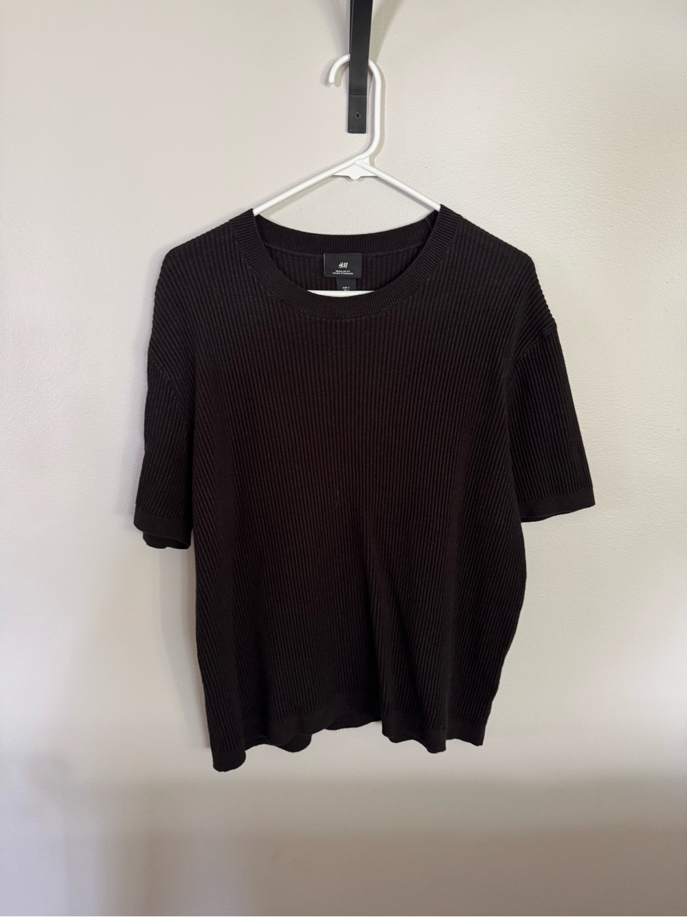 H&M Men’s Black Ribbed Crewneck Short-Sleeve Sweater